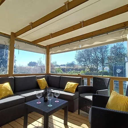 Near The Sea With Garden And Shared Pool Шале